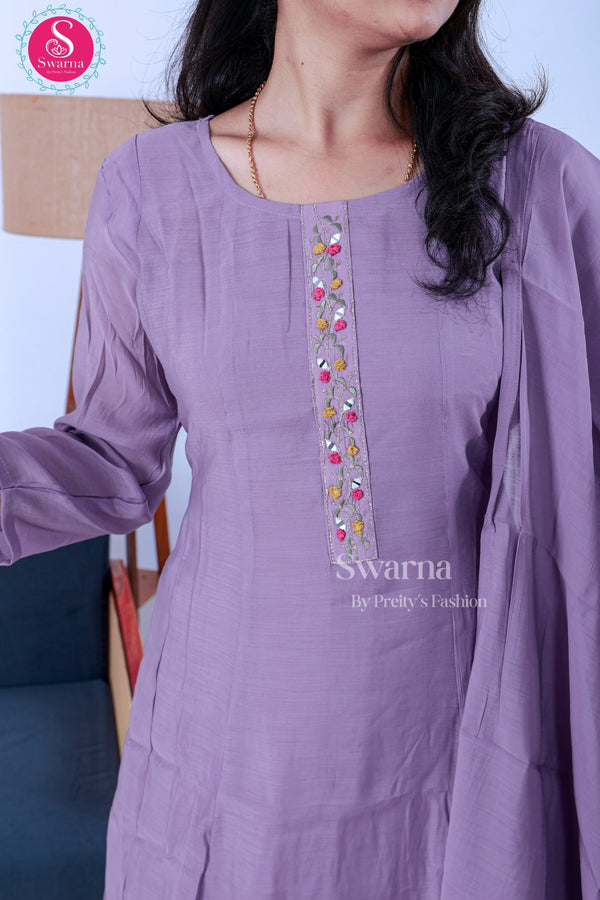 Elegant lavender kurta set with delicate embroidery - SWRM720